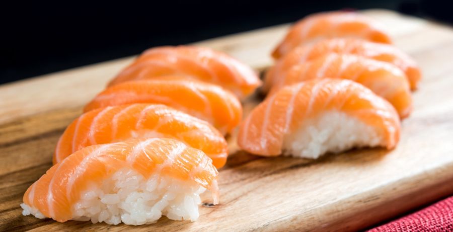 Nigiri de Salmón con un Amador García - Bodegas Amador Garcia